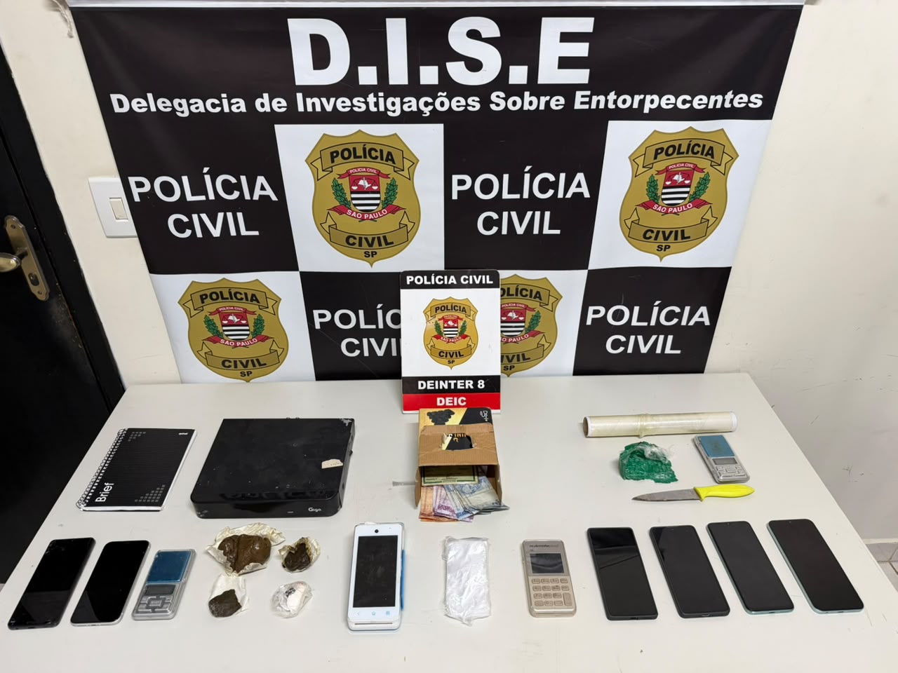Polícia apreende haxixe e cocaína e prende homem em operação