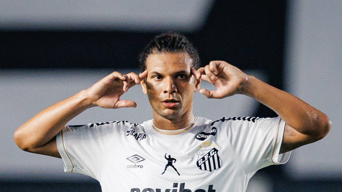 Santos confirma lesão e zagueiro vira desfalque na reta final do Brasileirão