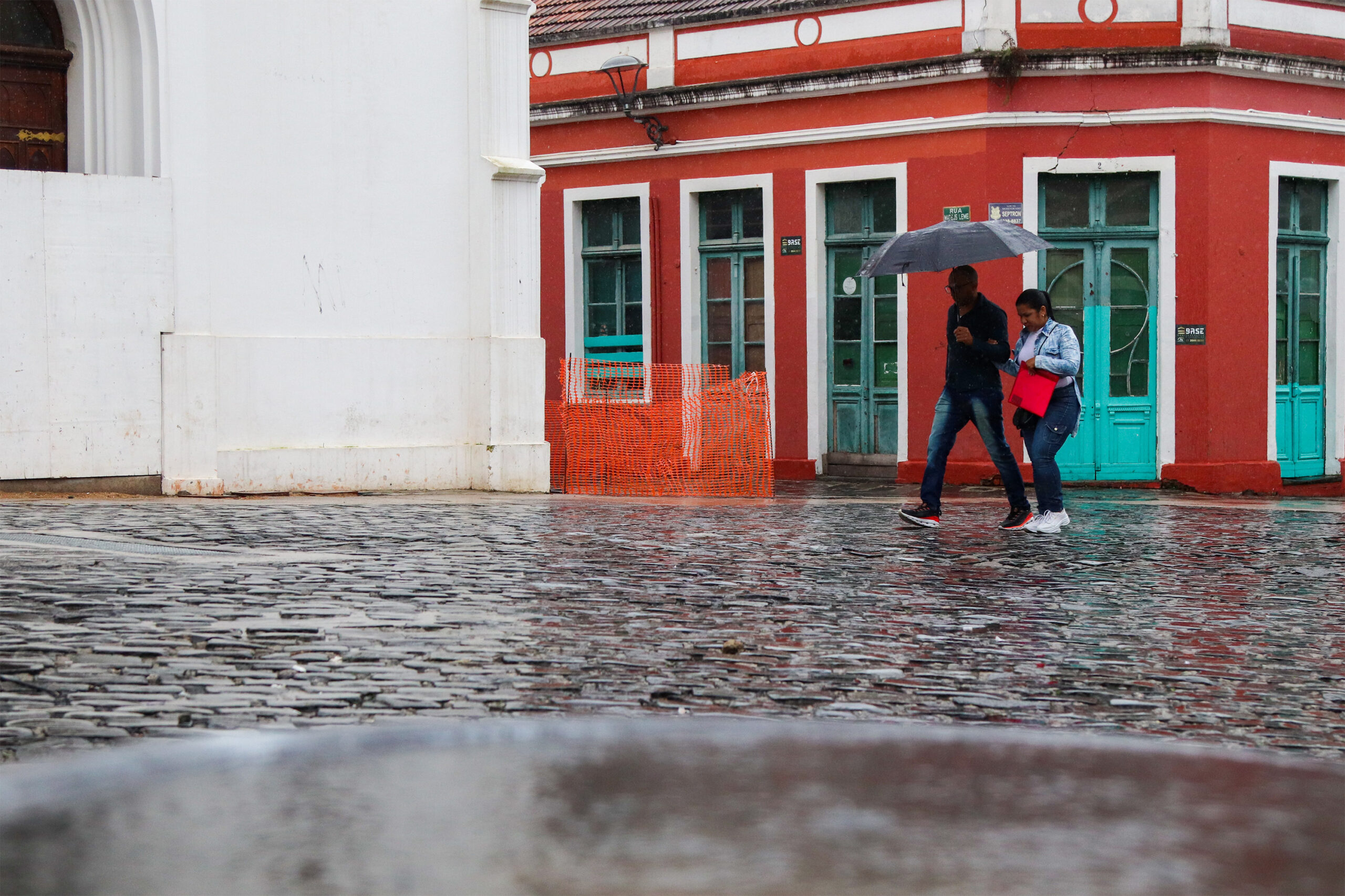 Feriadão terá chuva e risco de temporais em todo o Paraná