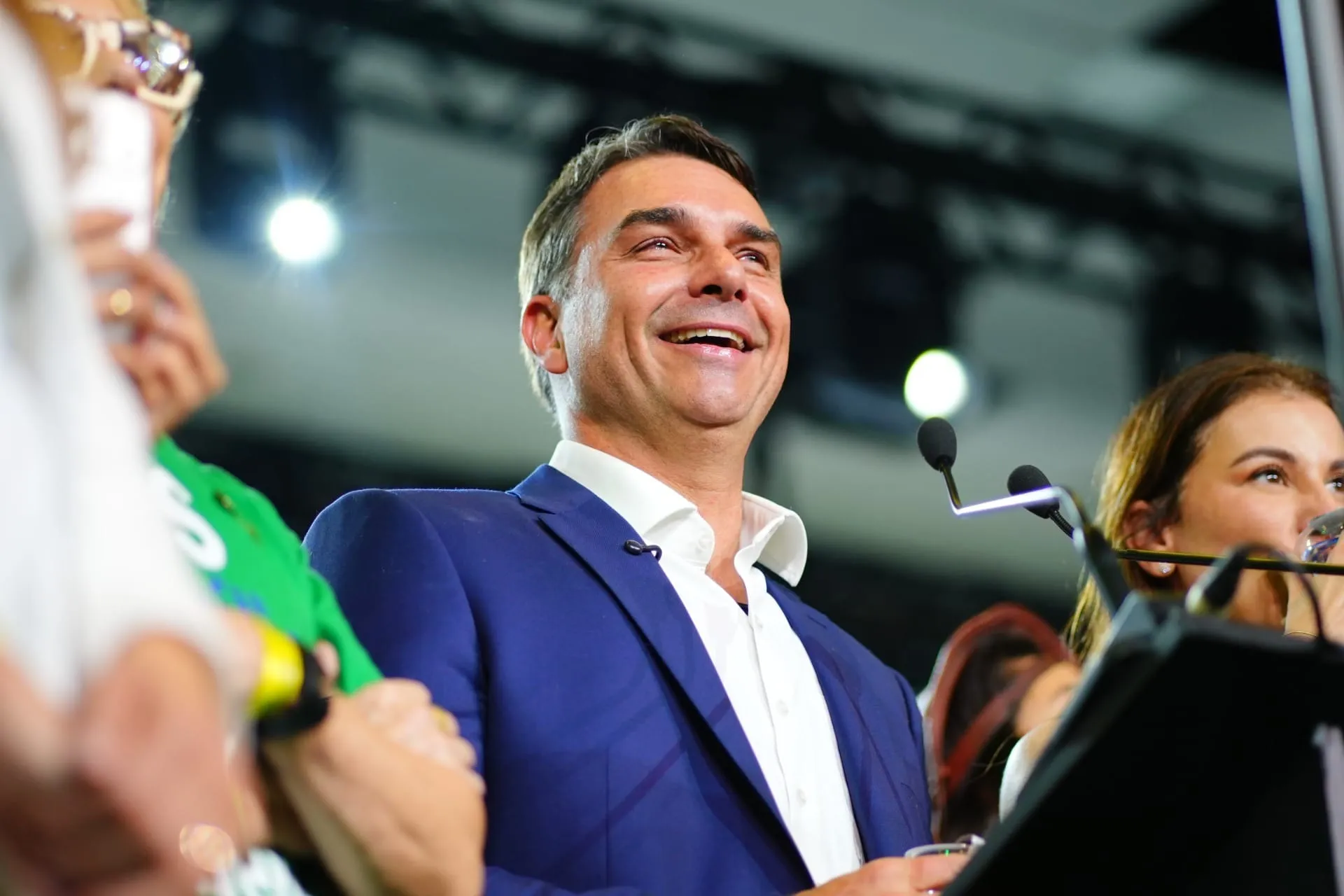 Flávio Bolsonaro e o limite entre o salto alto e sentar na cadeira