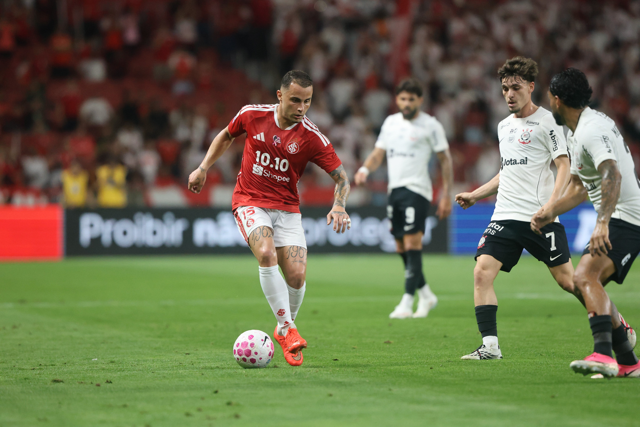 Inter e Corinthians fazem duelo direto no Sul contra o Z4; ouça na RB