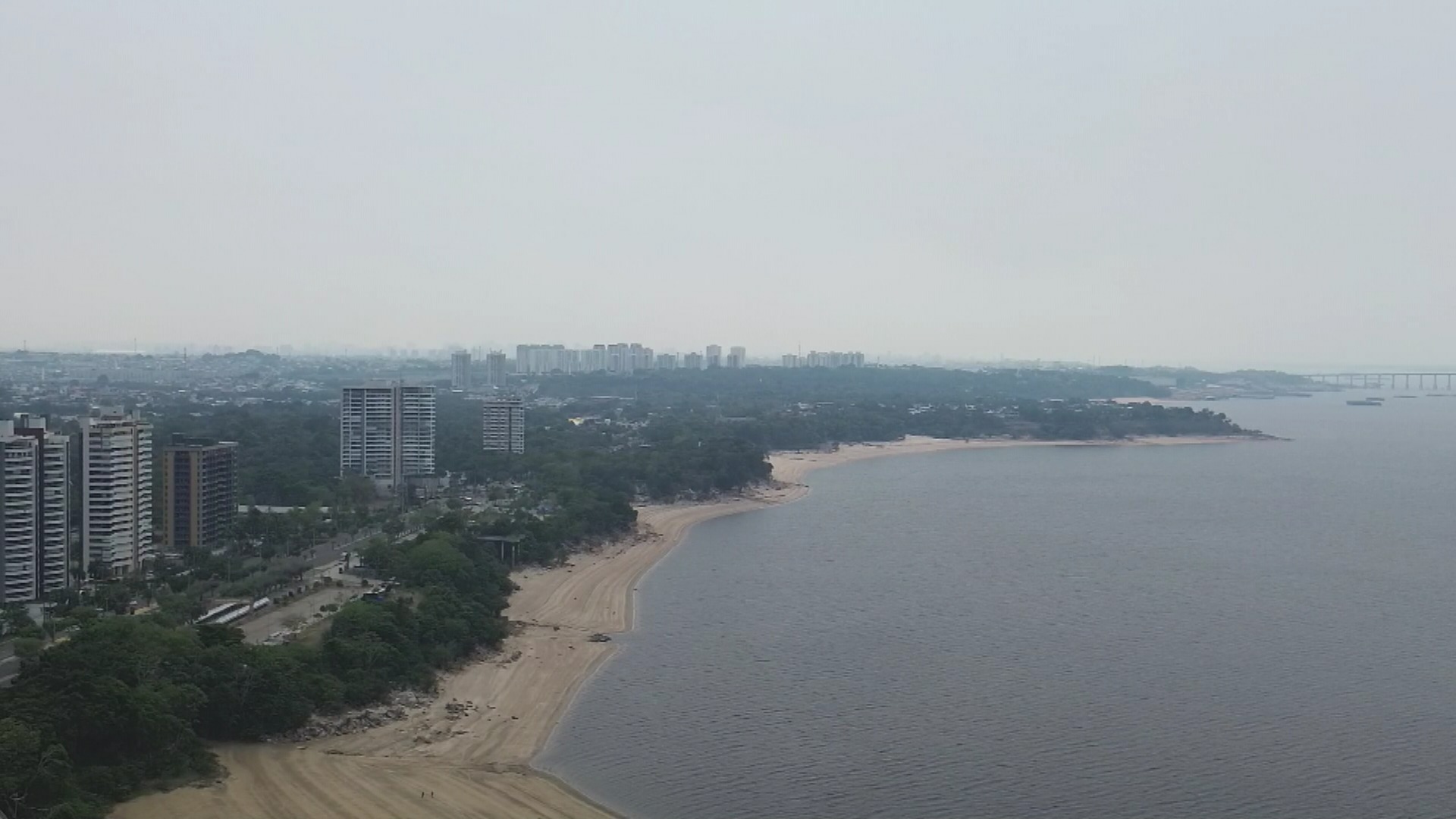 Fumaça suspende aulas e afeta o ar em Manaus (AM)