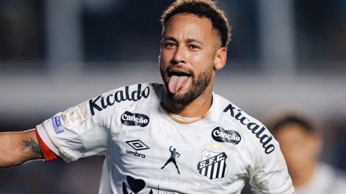 Neymar explica uso da perna esquerda em cobrança de falta