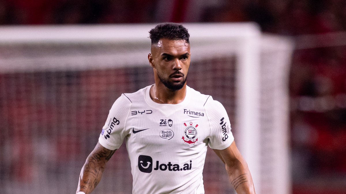 Raniele sofre lesão no joelho e vira desfalque no Corinthians
