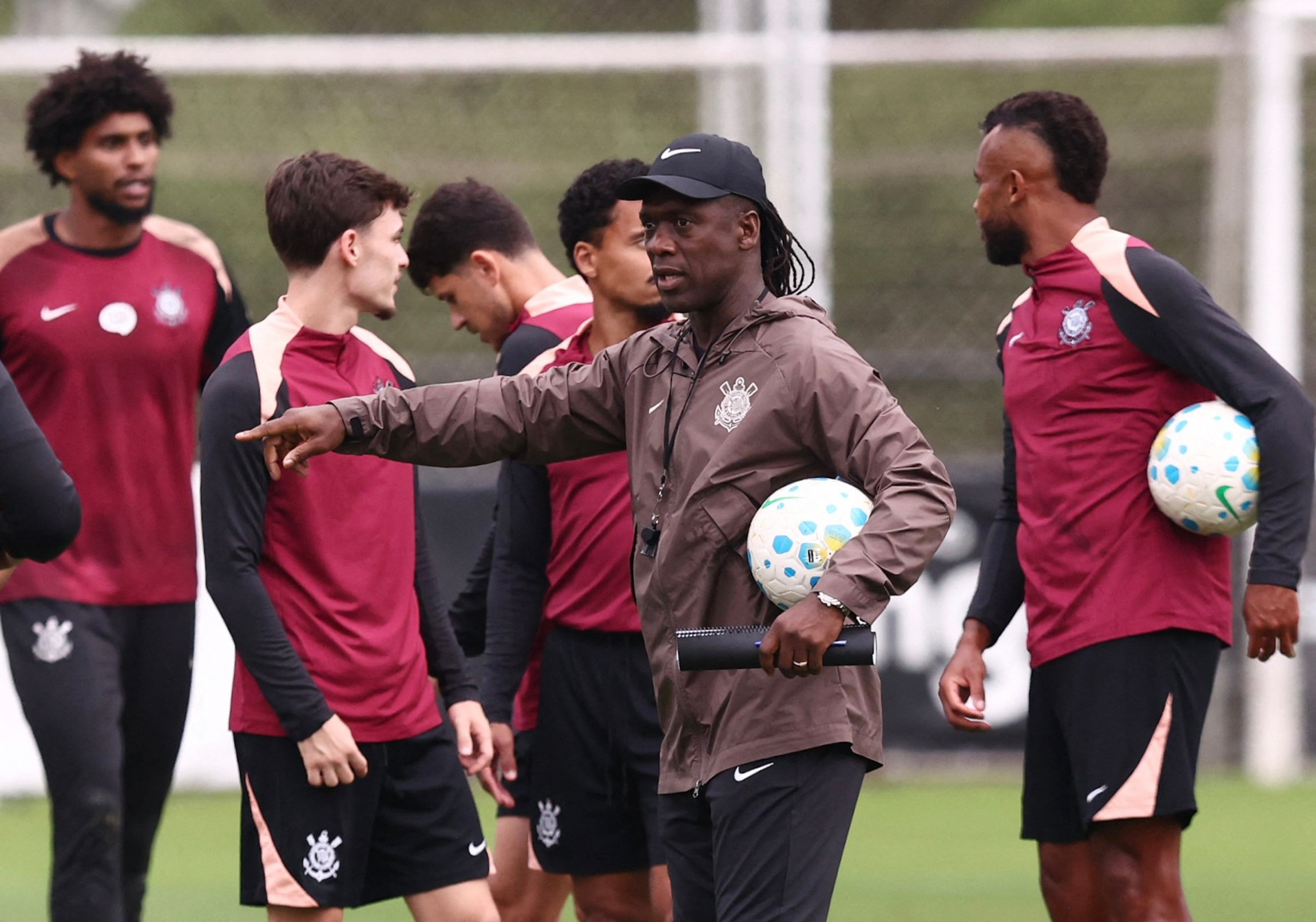 Craque Neto detona atividade no treino de Seedorf no Corinthians