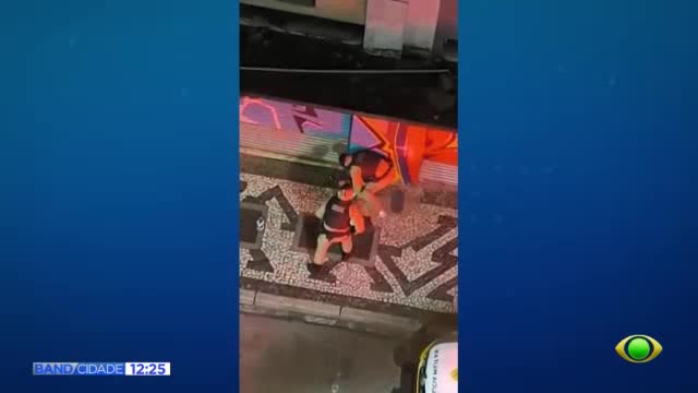 PMs são filmados agredindo homem no Centro de Curitiba